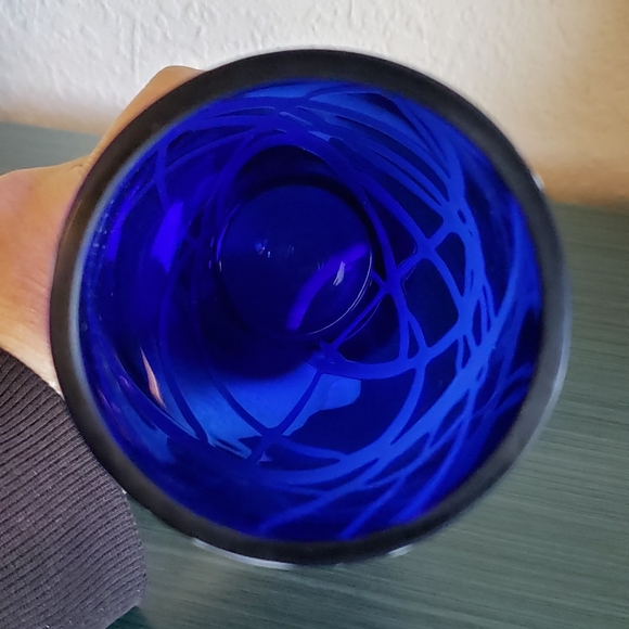 Handblown Art Glass Colbalt Blue & White Abstract Overlay Eclectic MCM Vase Gift - Picture 9 of 14